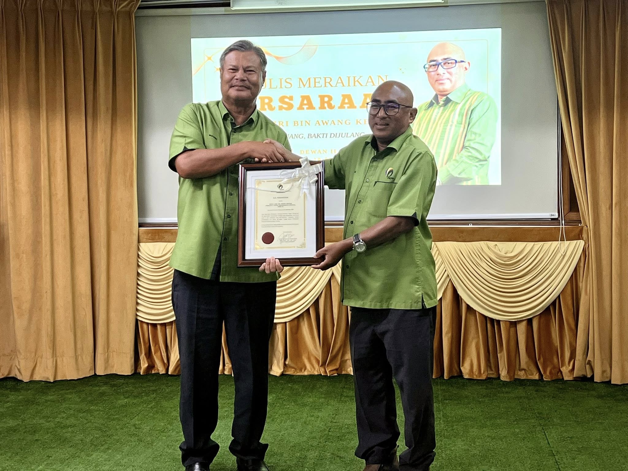 Majlis Meraikan Persaraan Encik Azri Bin Awang Kechik